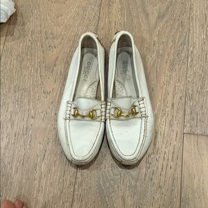 Gucci Women's Cream Loafers with Gold Accents